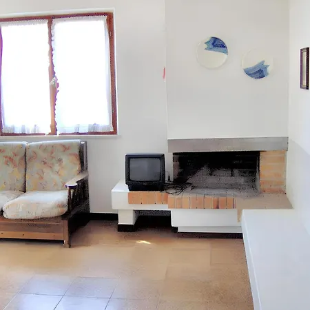 Charming House In + Garden Nyaraló